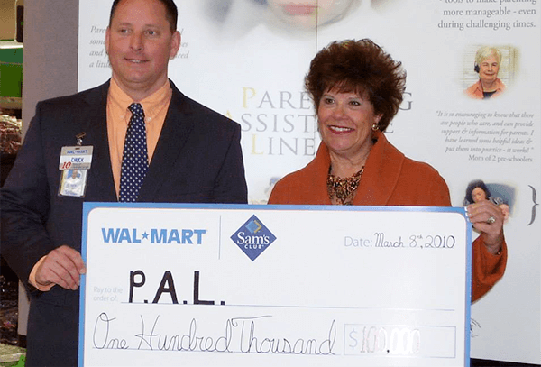 PAL employee receiving money from a donor